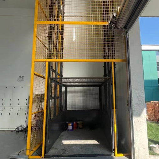 崇左导轨式升降机助力物流园破解运输难题